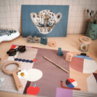 deskpad-schulstart-lupe-poster-nuukk-kissen-turtle-school-starts-stamps-pencil-glasses