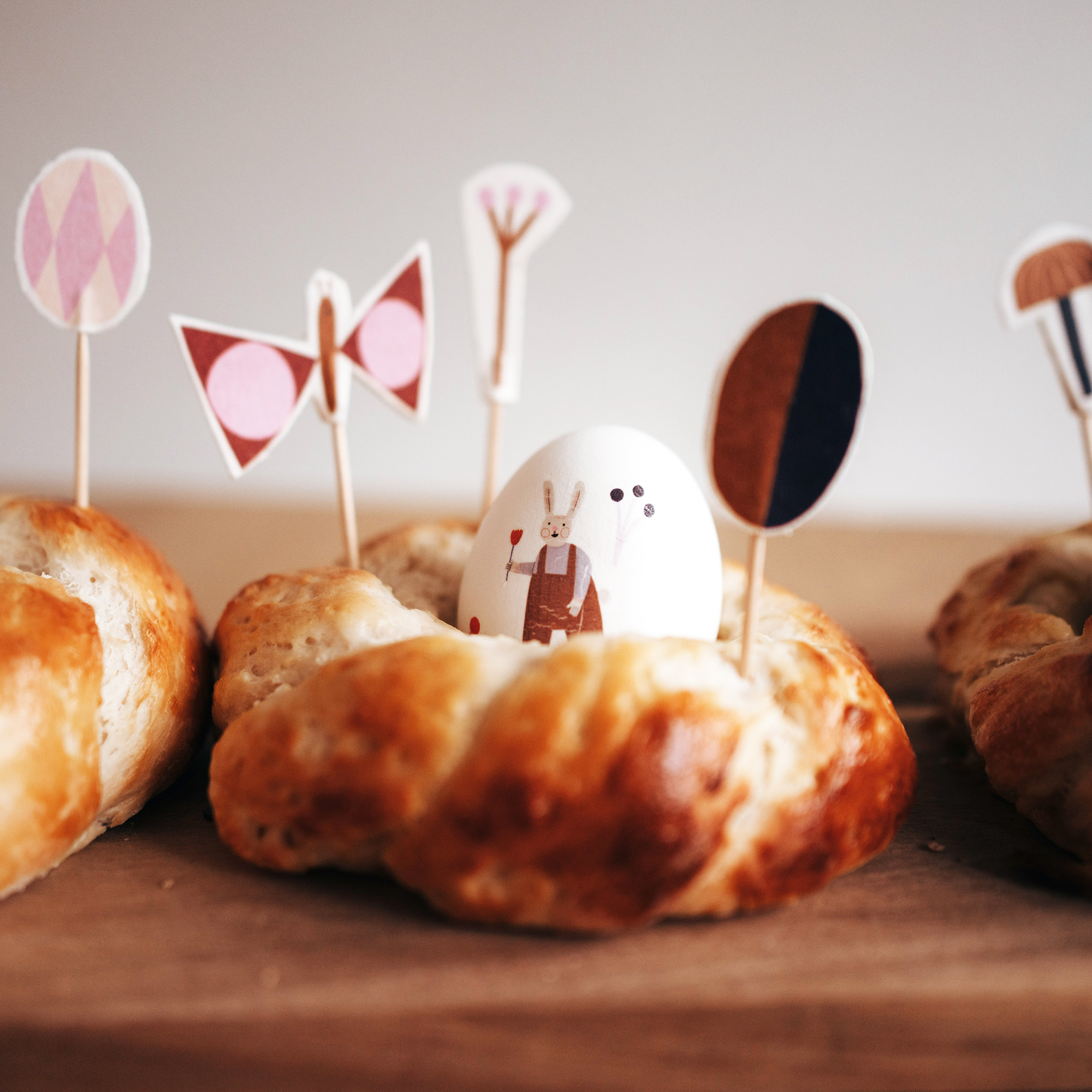 Easter nest from yeast dough & DIY Cake Topper