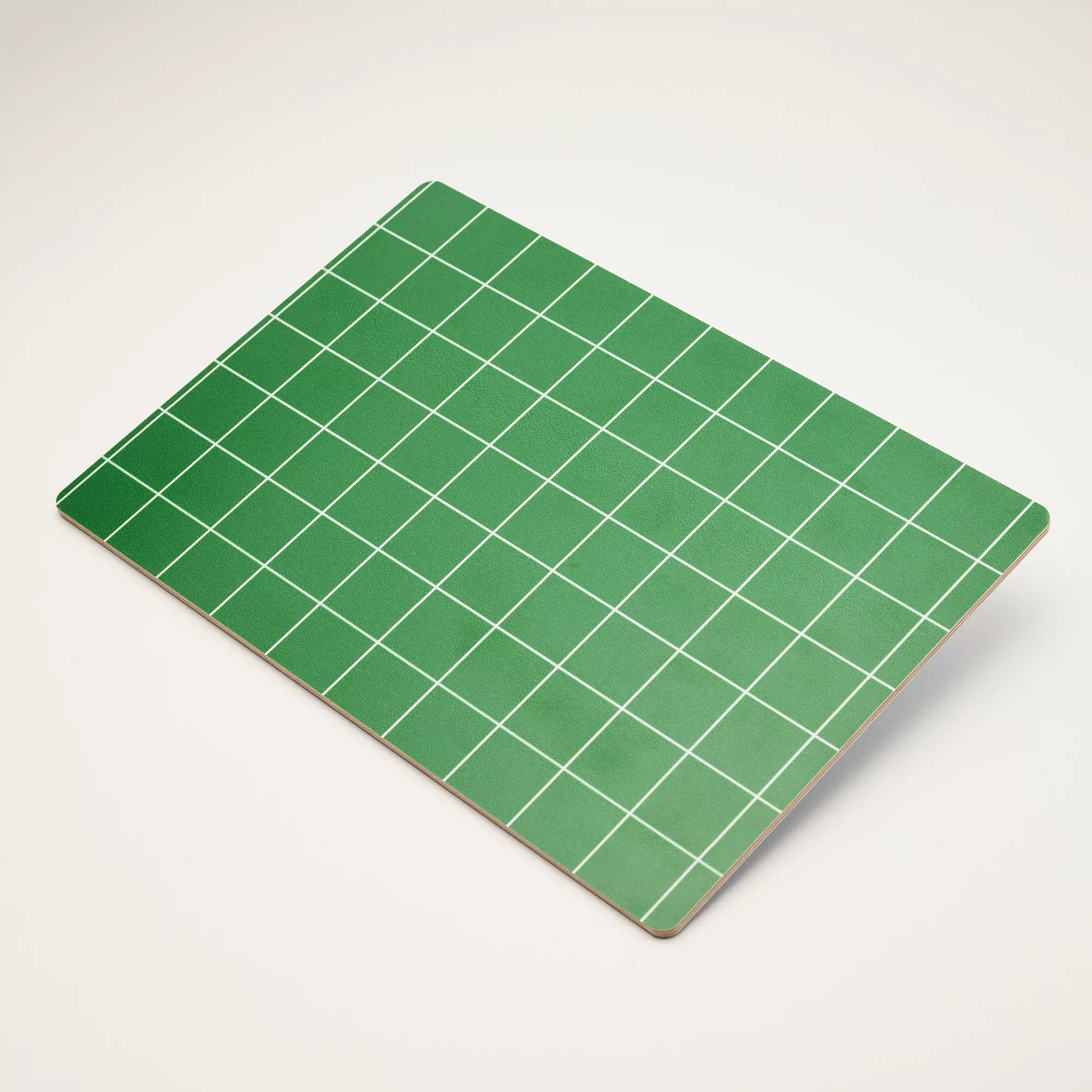 schneidebrett detailaufnahme, rueckseite, furniertes holz