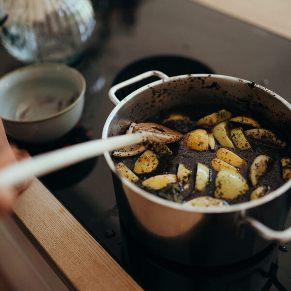 nuukk Sommerlimonade Rezept, Kinder kochen, Zitronen schneiden