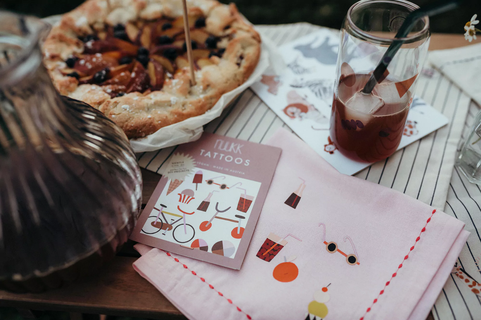 Sommerparty, nuukk, Gläser mit Porzellansticker verzieren, Sommer-Drink, Sommerparty für Kinder, Serviette bedrucken mit Bügelbildern