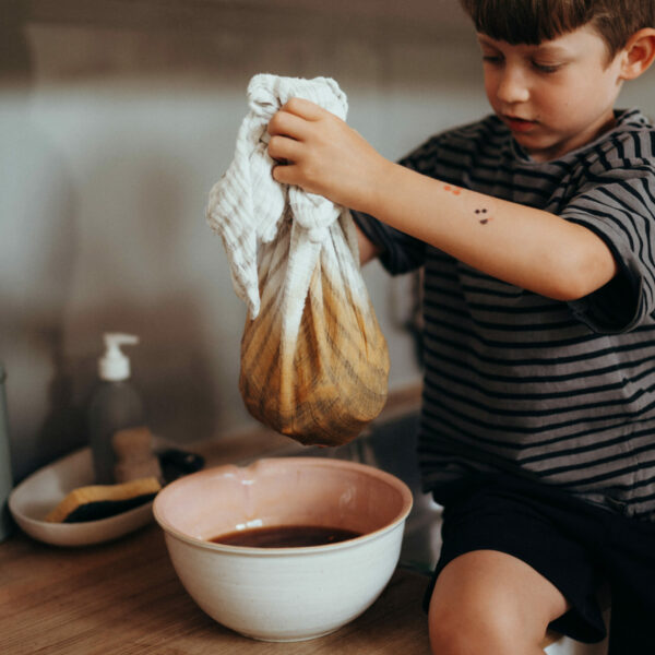 nuukk Sommerlimonade Rezept, Kinder kochen, Zitronen schneiden