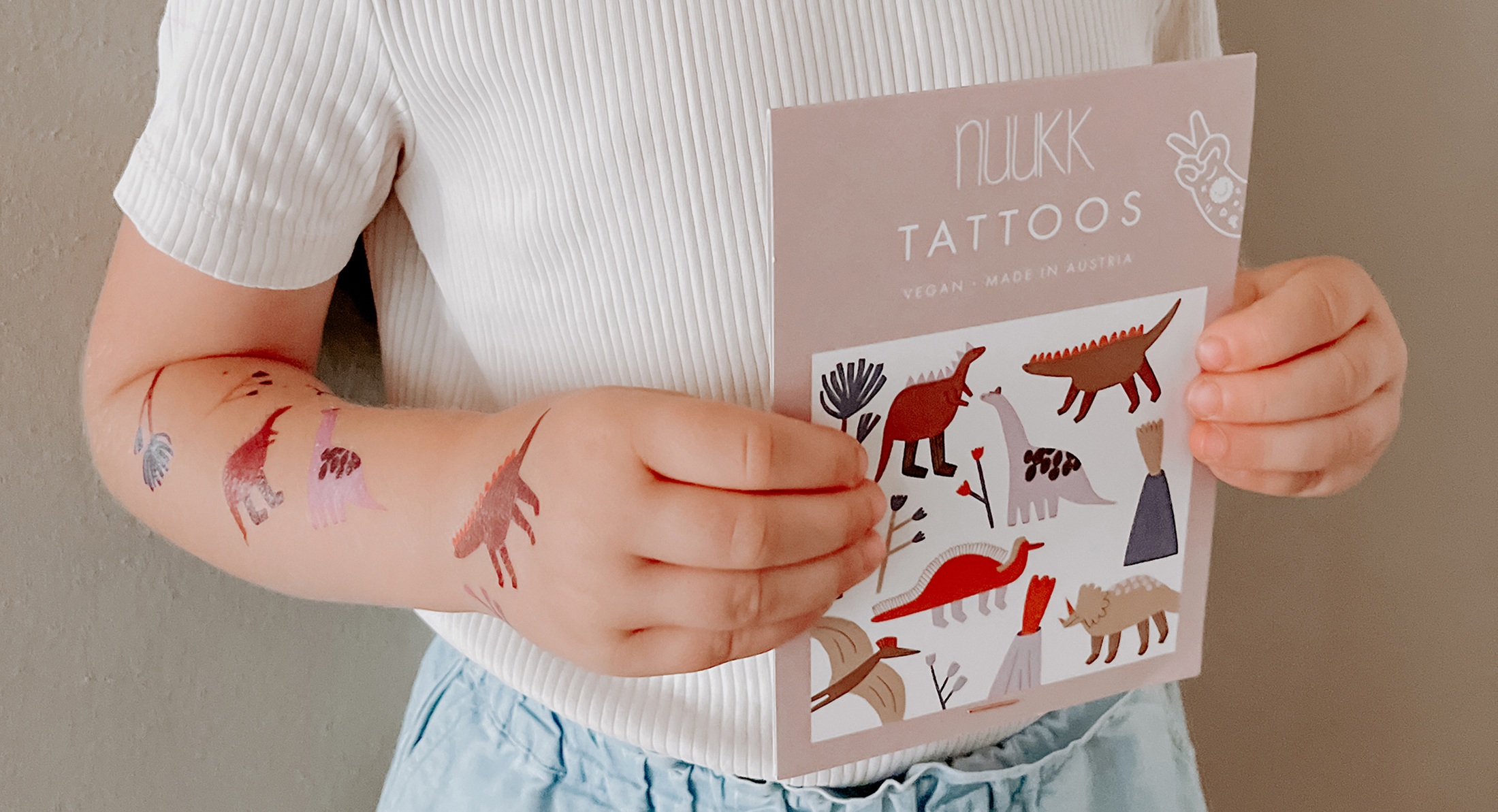 nuukk Dino Tattoos für Kinder: Triceratops, Flugsaurier, Brachiosaurus, Vulkan