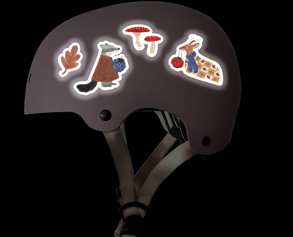 Reflektierende Sticker “Waldbewohner”. Reflektierende Aufkleber auf Fahrradhelm. Motive: Dachs, Reh, Fuchs, Fliegenpilz, Eichhörnchen