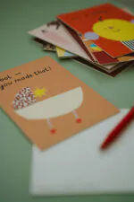 Postkarten von Anna Katharina Jansen auf dicke Holzschliffpappe gedruckt. Baby, Geburtskarte, Geburt