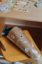 Einschulung, Schultüte basteln aus Papier, Aufkleber