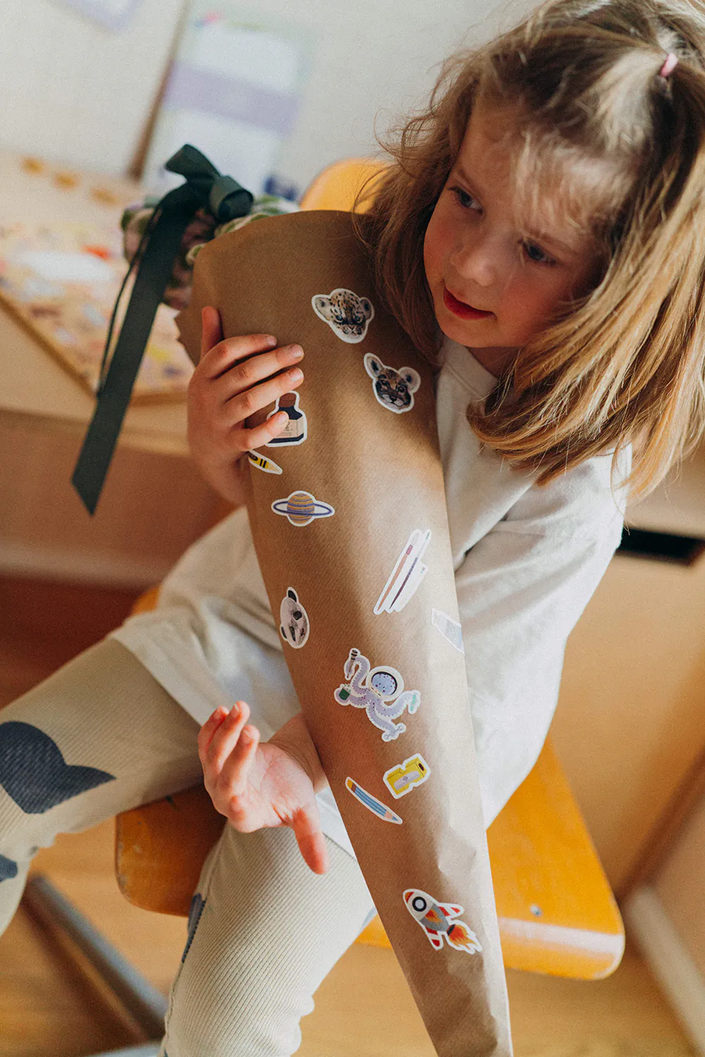 Einschulung, Schultüte basteln aus Papier, Aufkleber