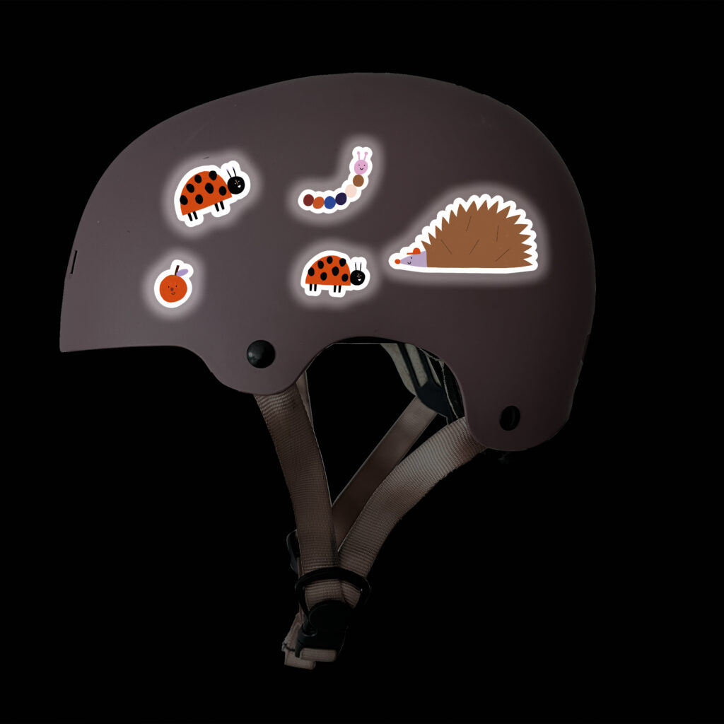 Reflektierende Sticker “Marienkäfer”. Reflektierende Aufkleber auf Fahrradhelm. Motive: Igel, Raupe, Insekten