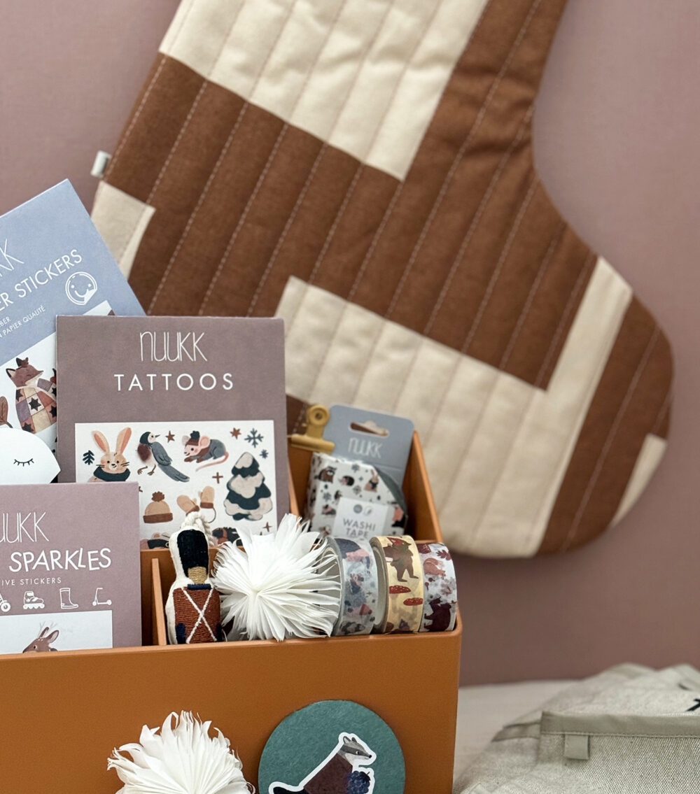 Adventskalender befüllen, Weihnachtsstrumpf, Shocking, Weihnachten Washi Tape, Papierstern, Kindertattoos