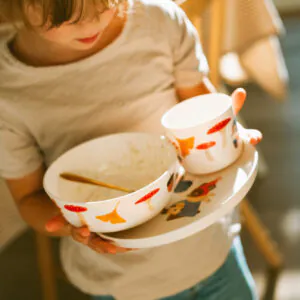 Kindergeschirr aus rPET, recyceltes Plastik, LFGB, EU Standards, Kindertasse, Kinderbecher, Kinderteller, Kinderteller mit Bär, Frühstückstisch