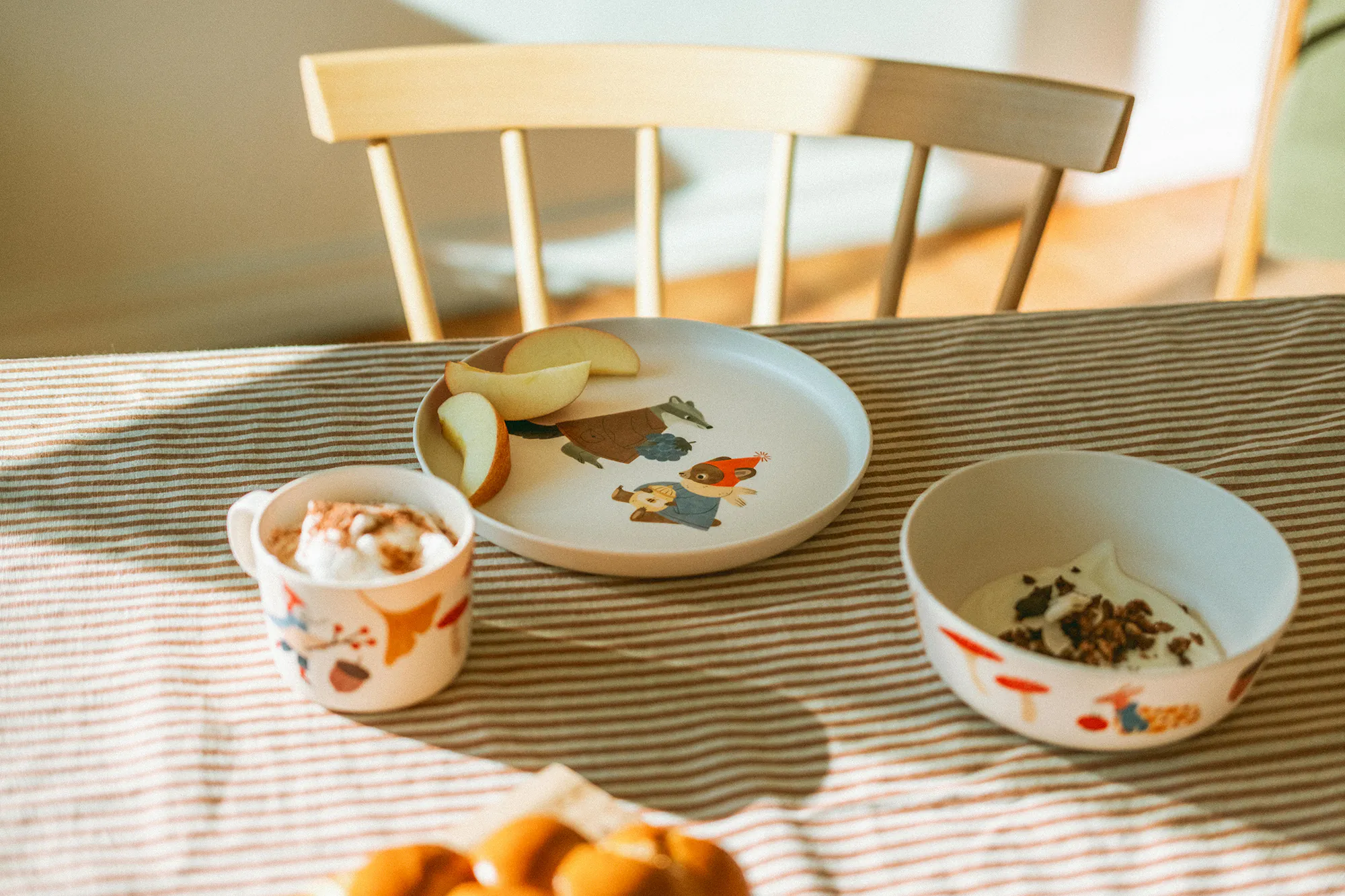 Kindergeschirr aus rPET, recyceltes Plastik, LFGB, EU Standards, Kindertasse, Kinderbecher, Kinderteller, Kinderteller mit Bär, Frühstückstisch, Kinderschüssel, Kinderschälchen